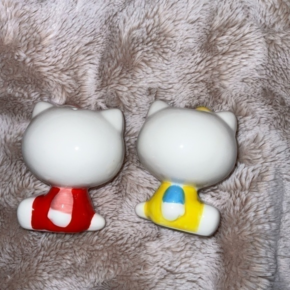 Hello Kitty salt and pepper shakers - Picture 7 of 13